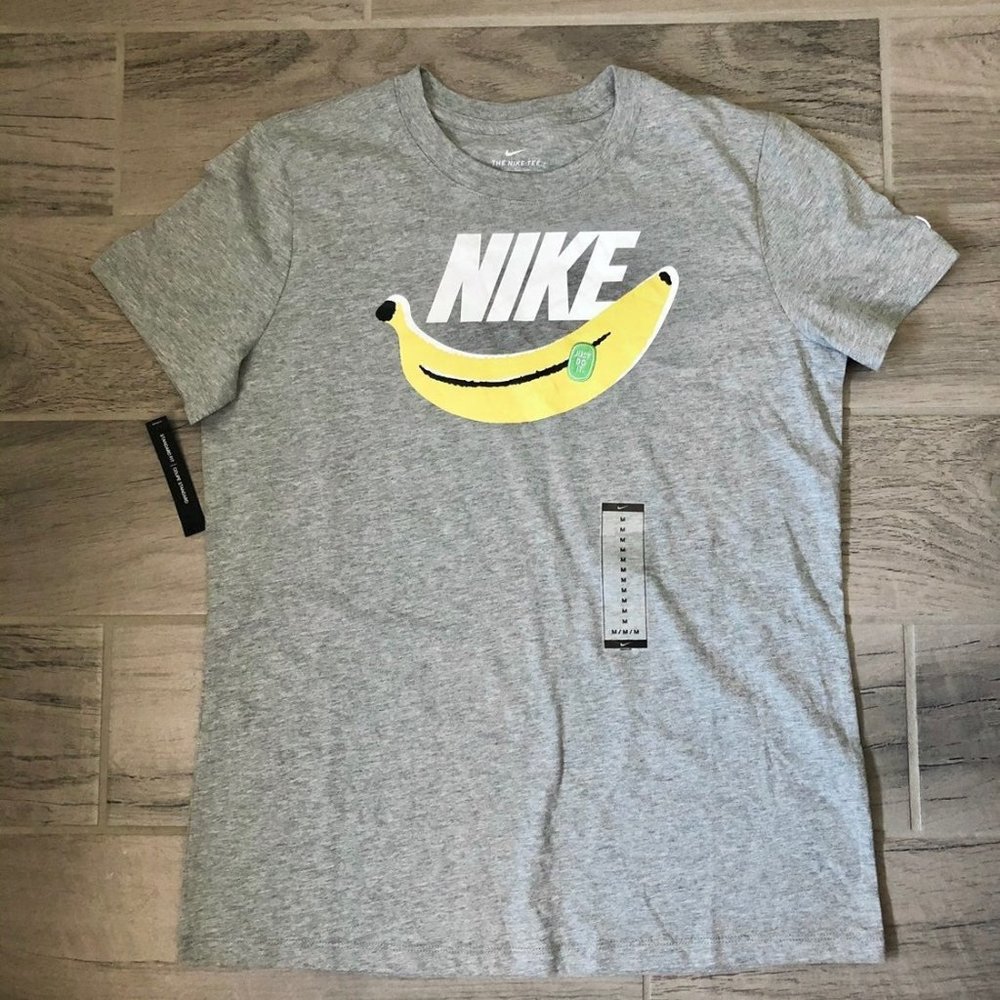 Nike Women's T-Shirts Size M - NEW
